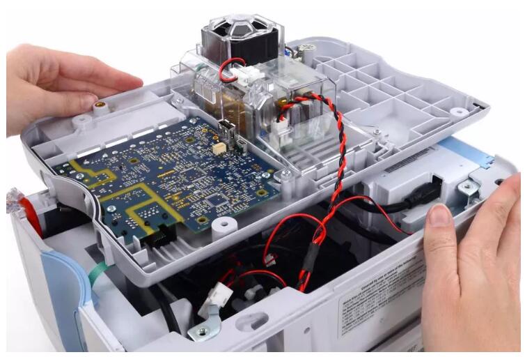 China Topscom deliver a Speech about Miniaturized Packaging and Pcb